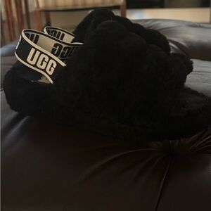Ugg fluffy sandals size 8